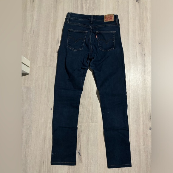 Levi’s Slimming Skinny Jeans - Picture 2 of 9